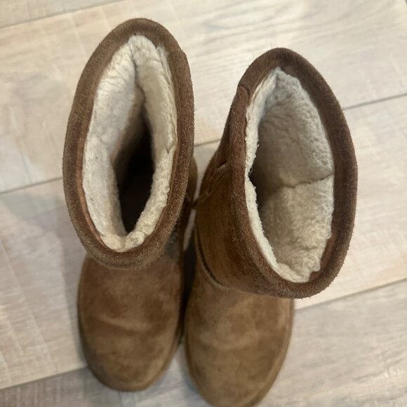 BEARPAW SUEDE GIRLS BOOTS SIZE 12 - Picture 3 of 9
